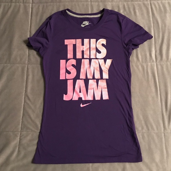 Nike Tops - EUC Nike t-shirt S